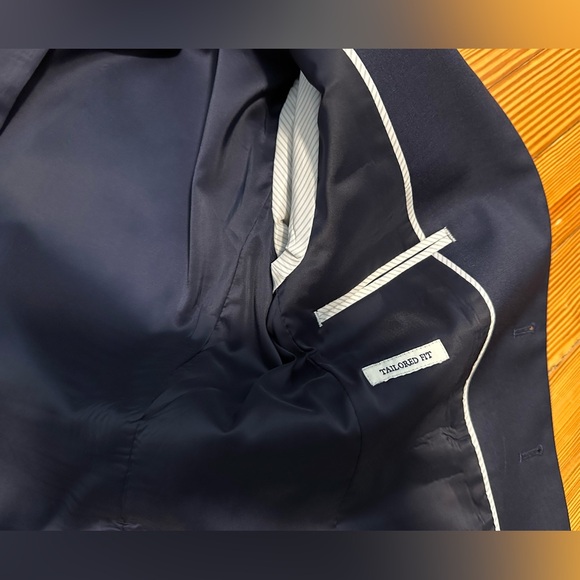 4 pc boys navy suit size 8 Jos A Bank - Picture 4 of 16